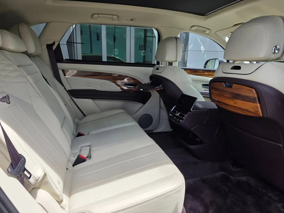 2023 Bentley Bentayga - Image 9 of 19