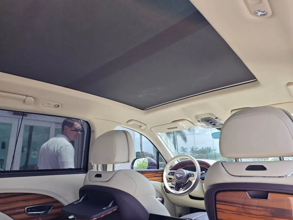 2023 Bentley Bentayga - Image 13 of 19