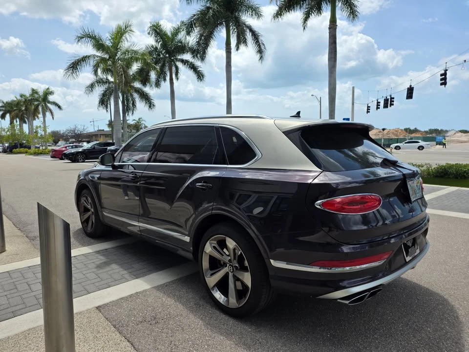 2023 Bentley Bentayga - Image 5 of 19