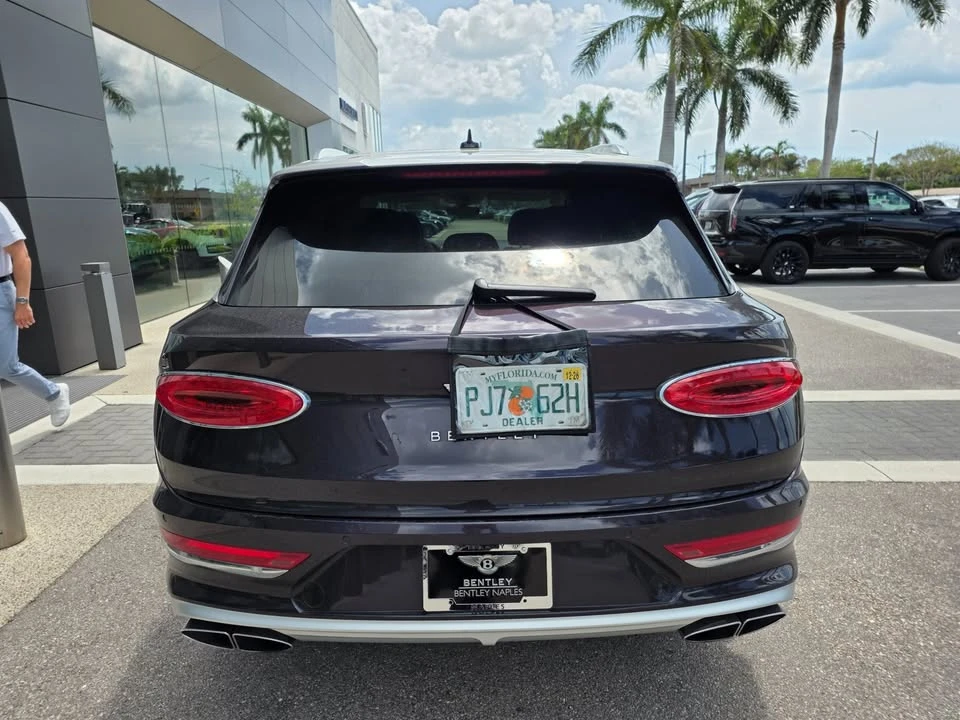 2023 Bentley Bentayga - Image 7 of 19