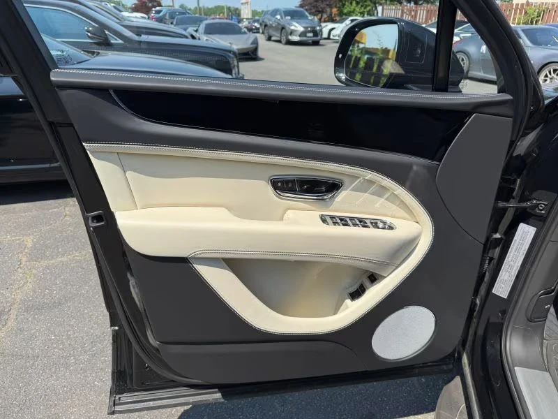 2023 Bentley Bentayga - Image 14 of 18