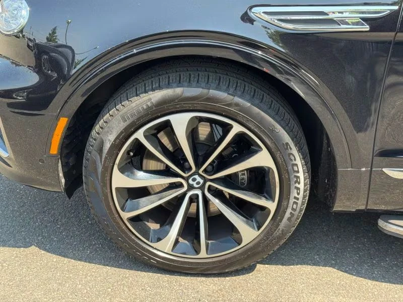 2023 Bentley Bentayga - Image 17 of 18