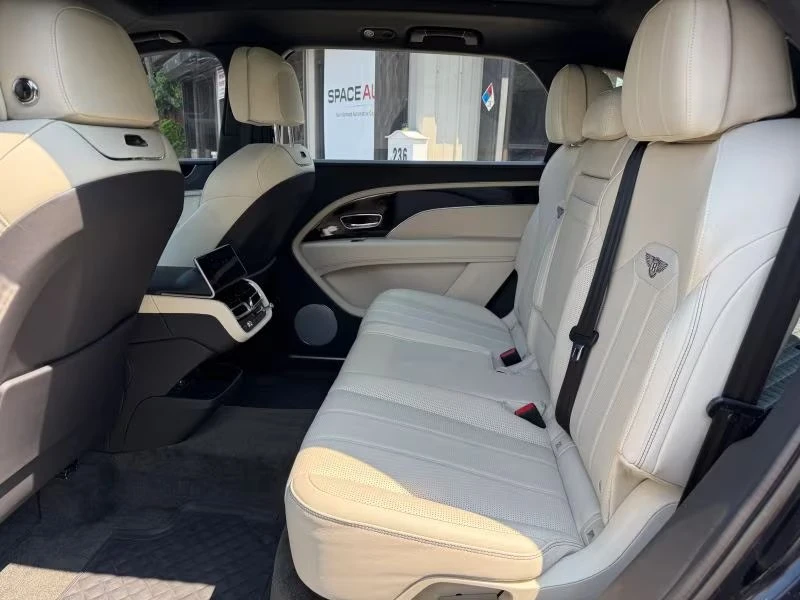 2023 Bentley Bentayga - Image 15 of 18