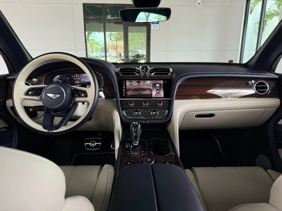 2023 Bentley Bentayga - Image 16 of 16