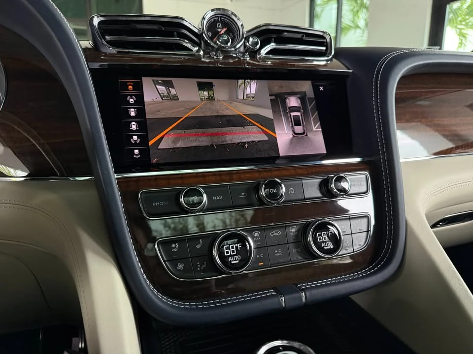 2023 Bentley Bentayga - Image 15 of 16