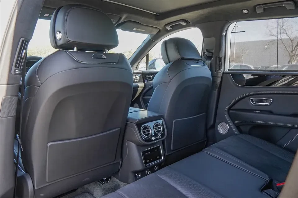2023 Bentley Bentayga - Image 17 of 20