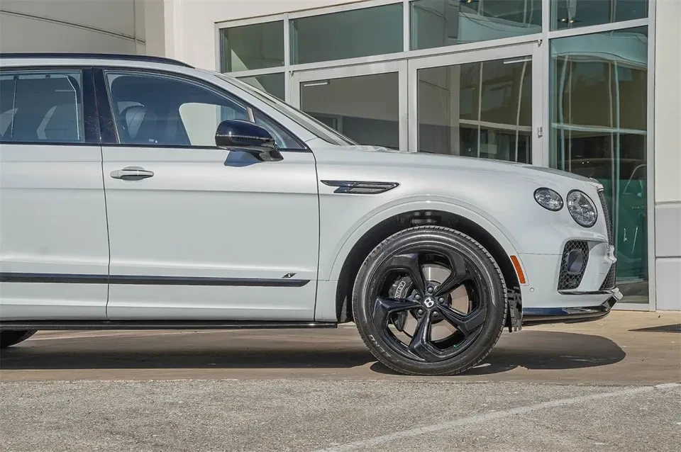 2023 Bentley Bentayga - Image 3 of 20