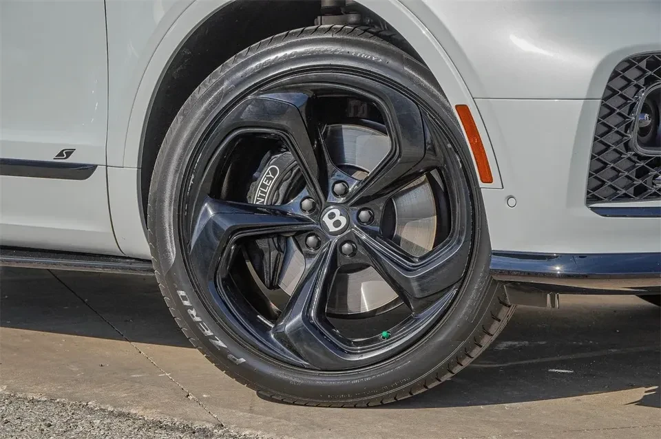 2023 Bentley Bentayga - Image 6 of 20