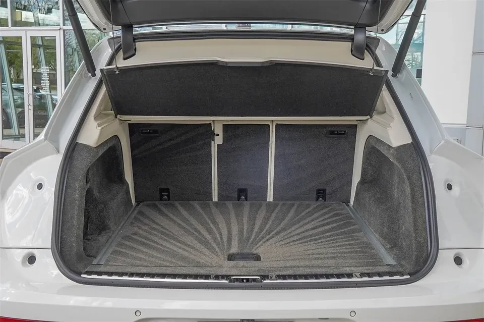 2023 Bentley Bentayga - Image 19 of 20
