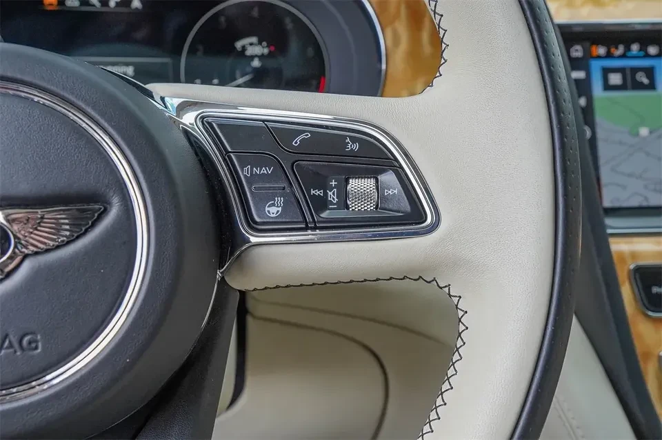 2023 Bentley Bentayga - Image 16 of 20