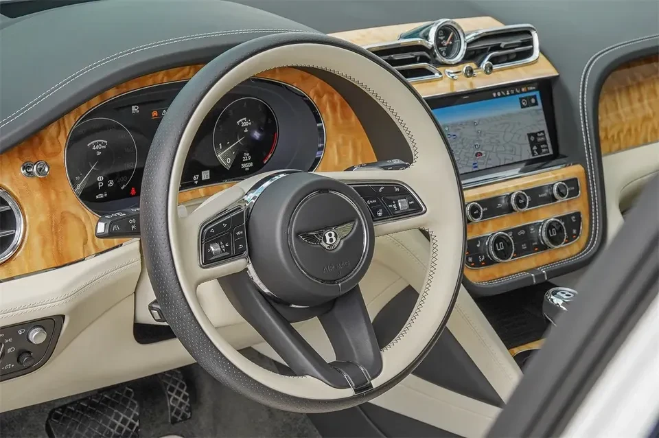 2023 Bentley Bentayga - Image 10 of 20