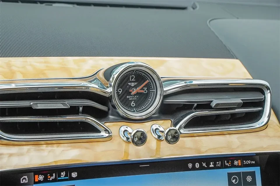 2023 Bentley Bentayga - Image 13 of 20
