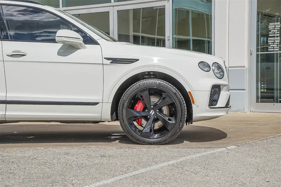 2023 Bentley Bentayga - Image 5 of 20