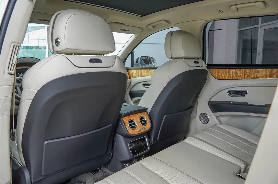 2023 Bentley Bentayga - Image 17 of 20