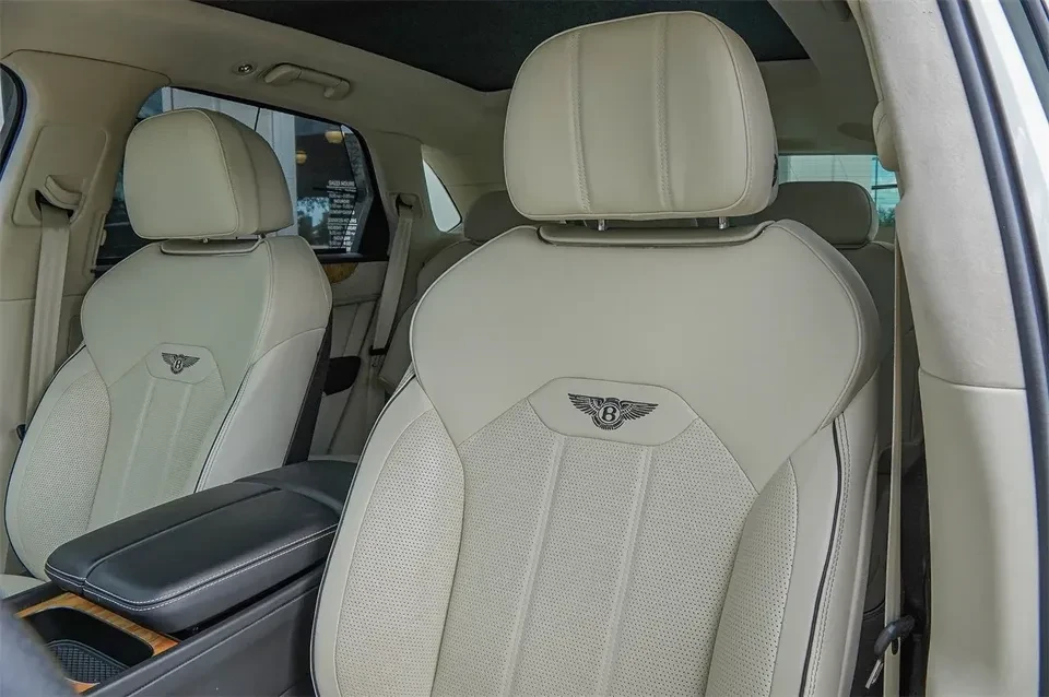 2023 Bentley Bentayga - Image 9 of 20