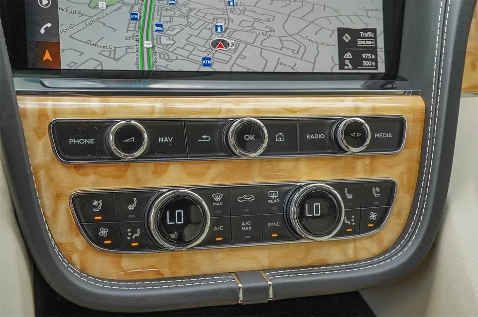 2023 Bentley Bentayga - Image 11 of 20