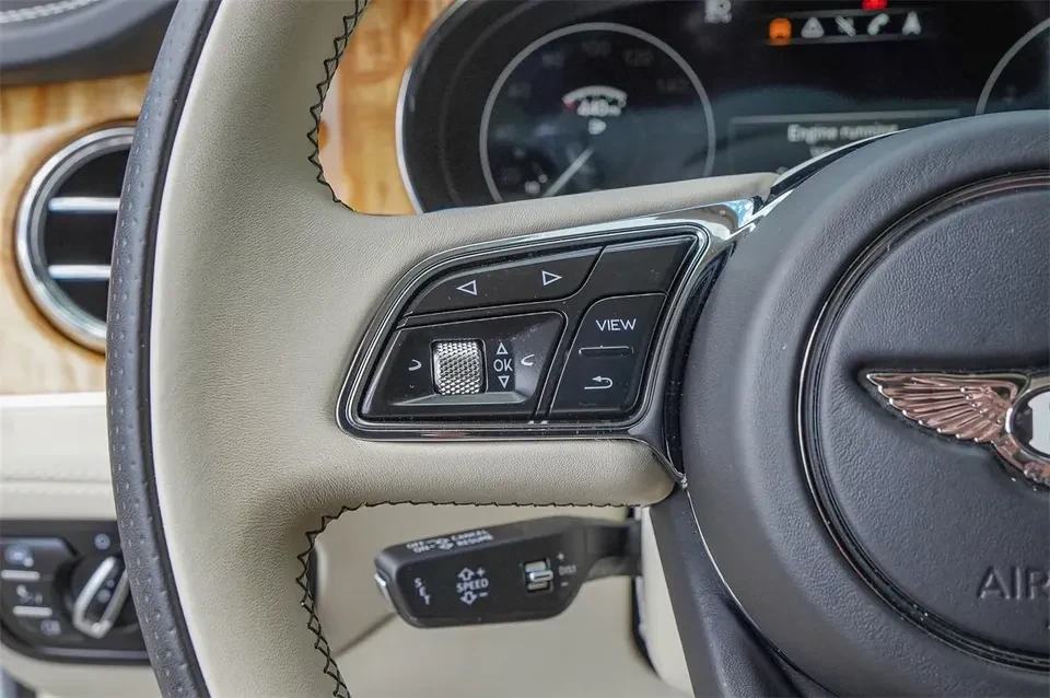 2023 Bentley Bentayga - Image 15 of 20