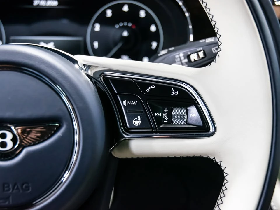 2023 Bentley Bentayga - Image 15 of 20
