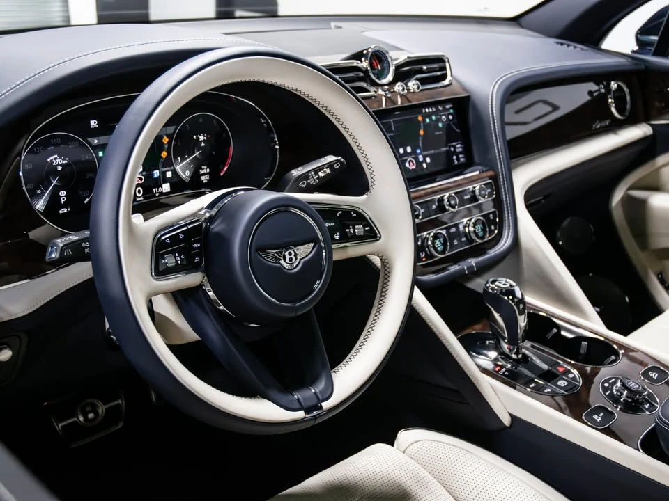 2023 Bentley Bentayga - Image 9 of 20