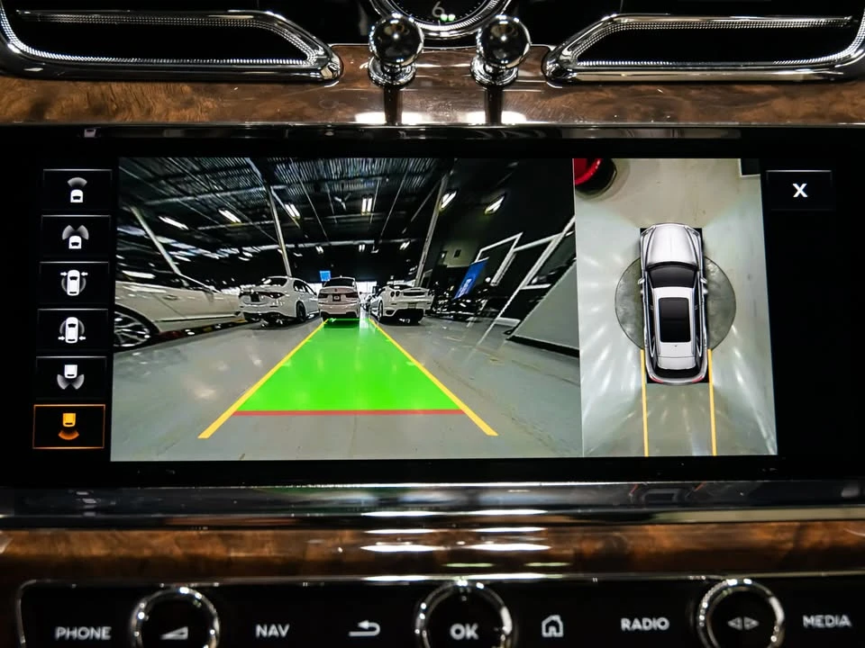 2023 Bentley Bentayga - Image 7 of 20