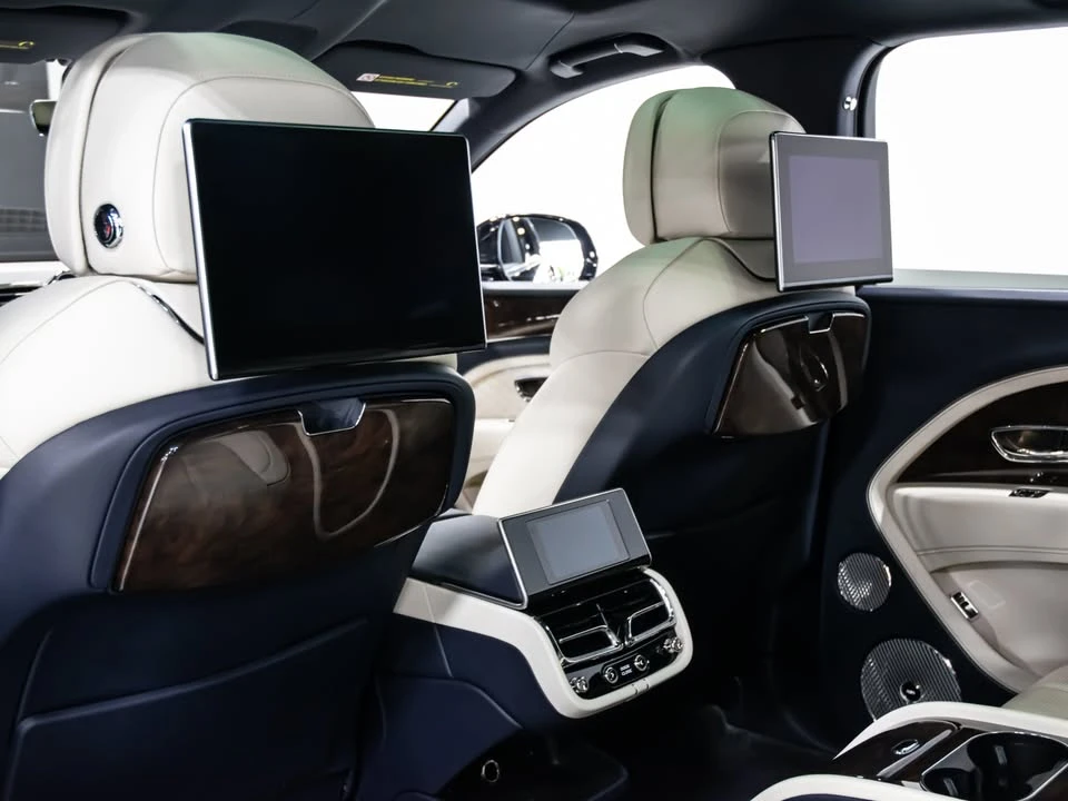 2023 Bentley Bentayga - Image 12 of 20