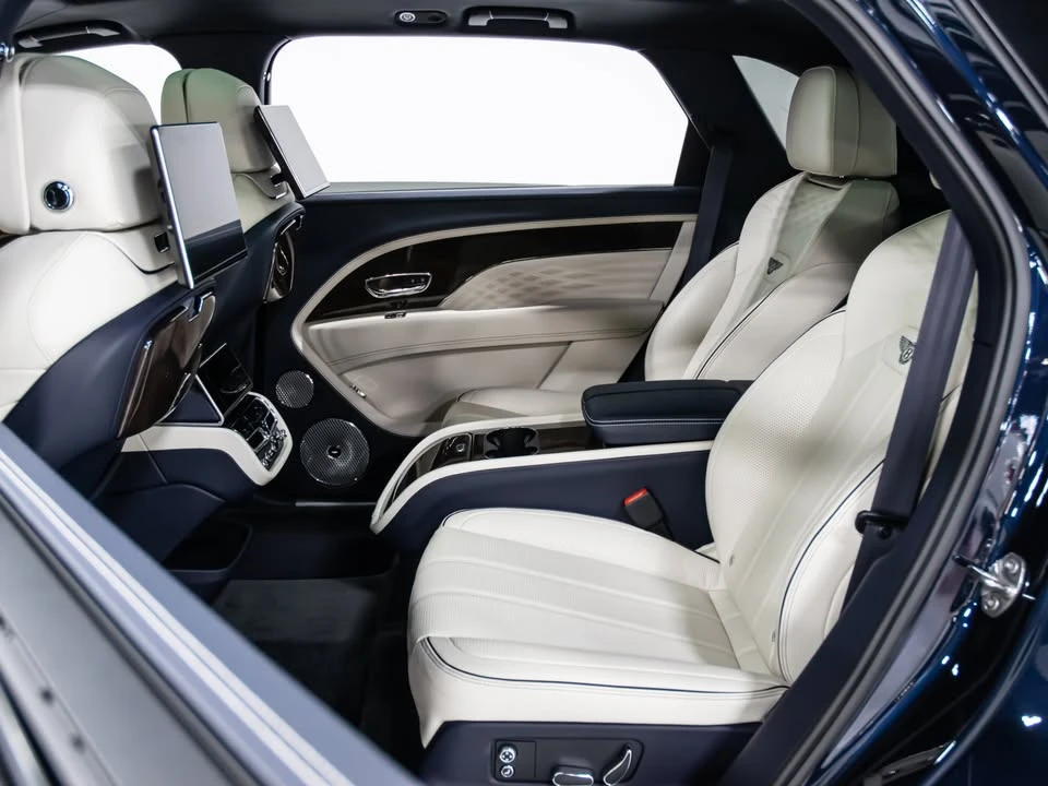 2023 Bentley Bentayga - Image 11 of 20