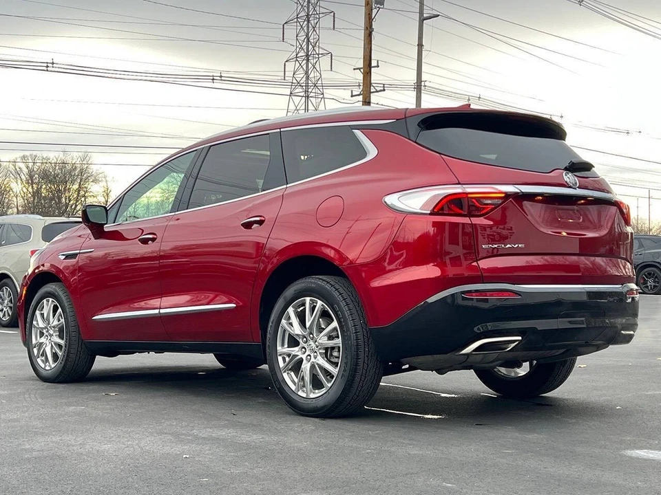 2023 Buick Enclave - Image 17 of 31