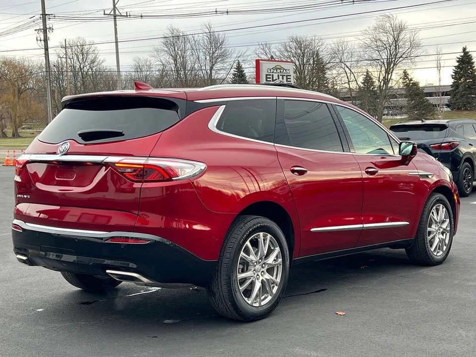2023 Buick Enclave - Image 6 of 31
