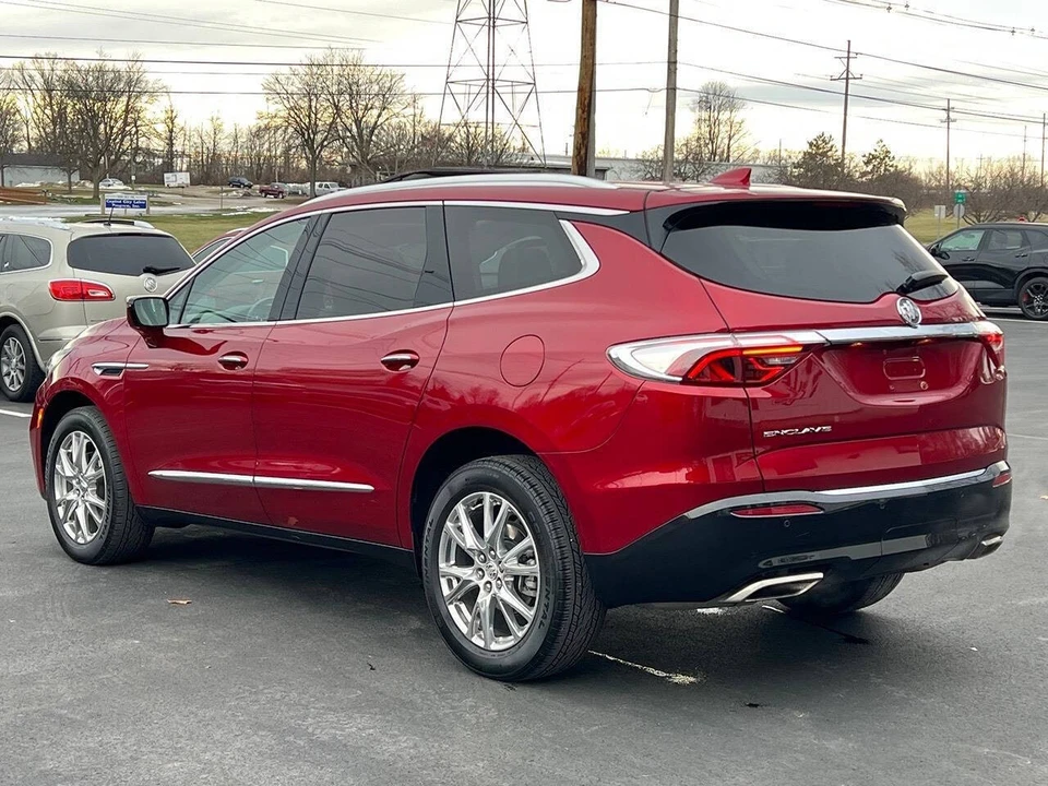2023 Buick Enclave - Image 7 of 31