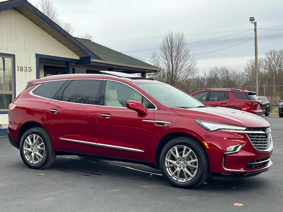 2023 Buick Enclave - Image 21 of 31