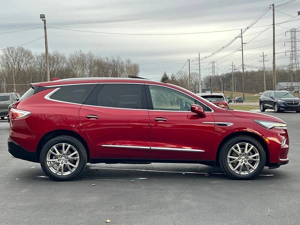 2023 Buick Enclave - Image 20 of 31