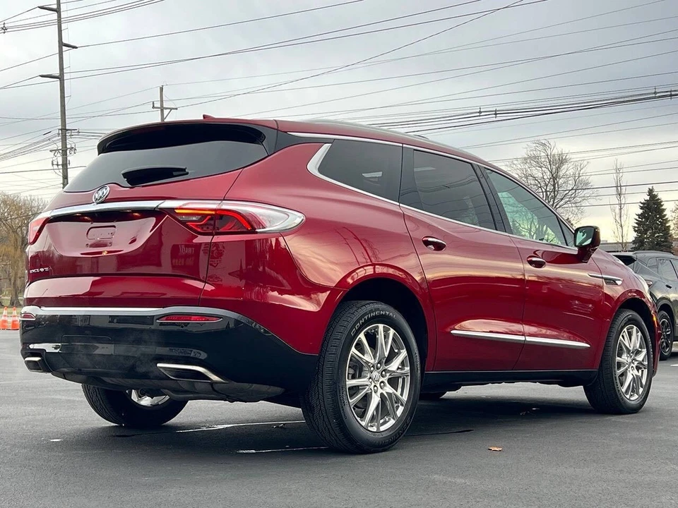 2023 Buick Enclave - Image 19 of 31