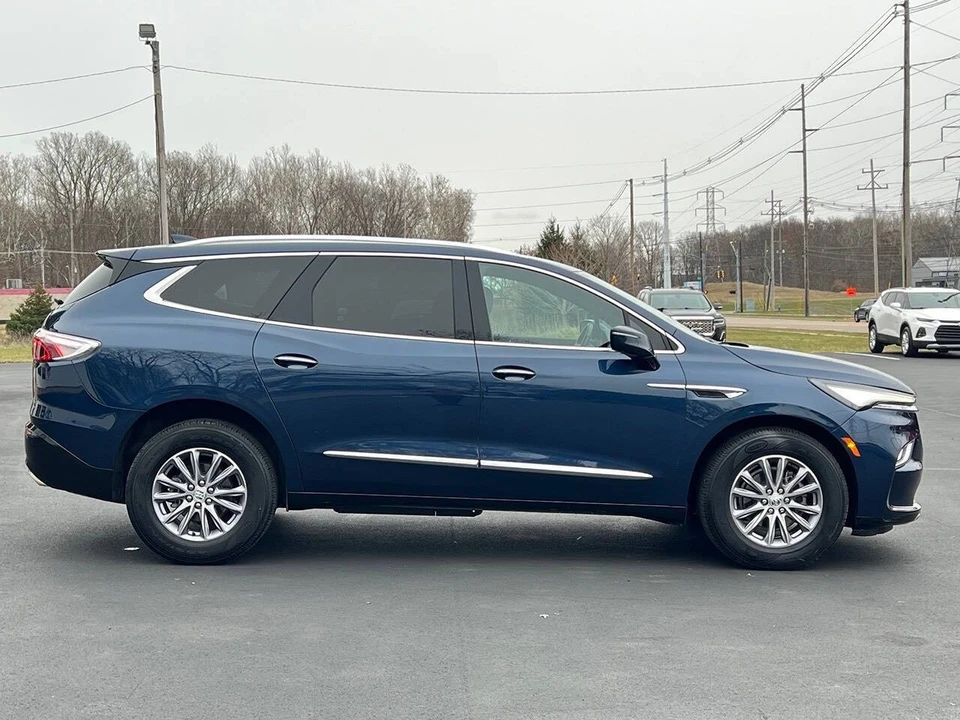 2023 Buick Enclave - Image 19 of 21