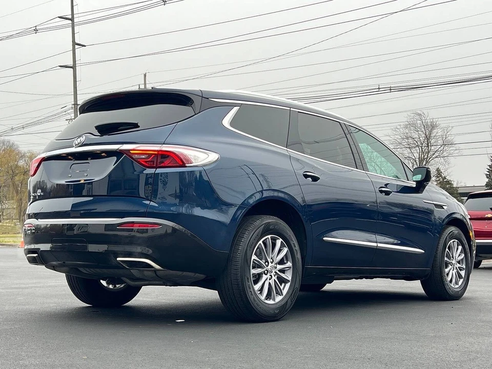 2023 Buick Enclave - Image 18 of 21