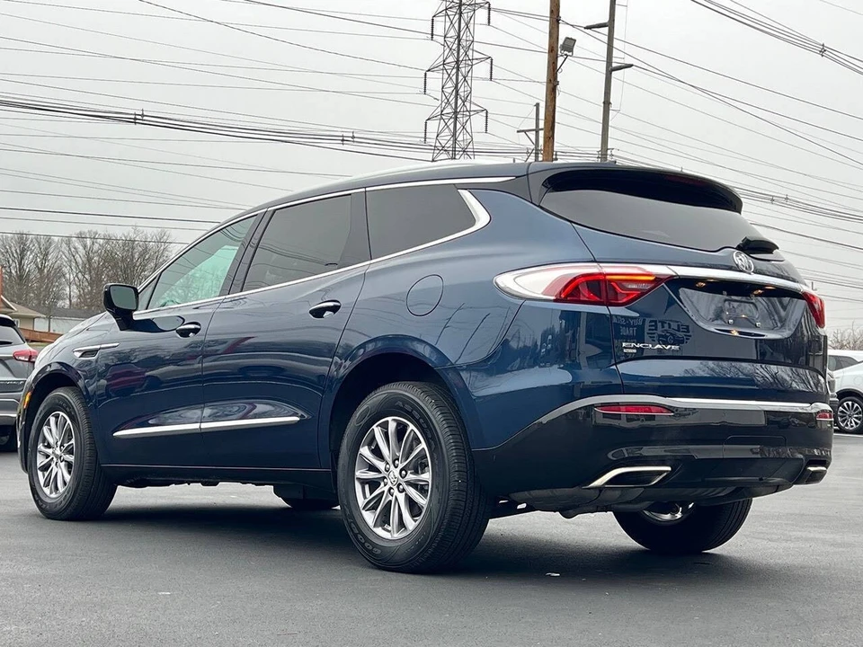 2023 Buick Enclave - Image 16 of 21