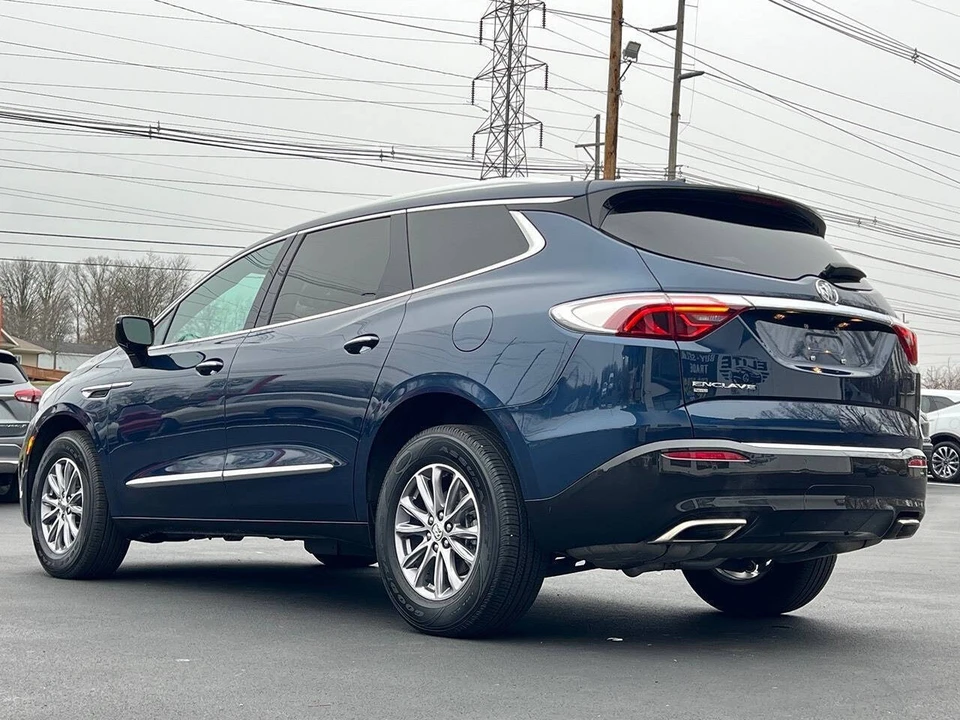 2023 Buick Enclave - Image 16 of 21