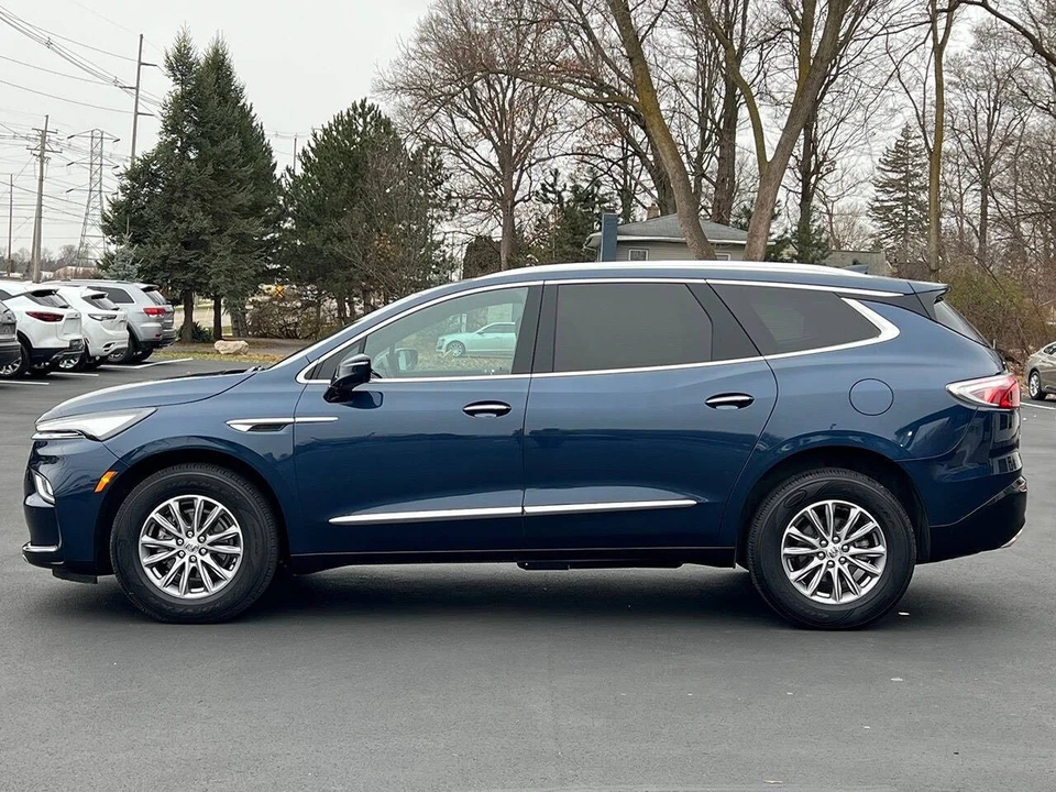 2023 Buick Enclave - Image 15 of 21