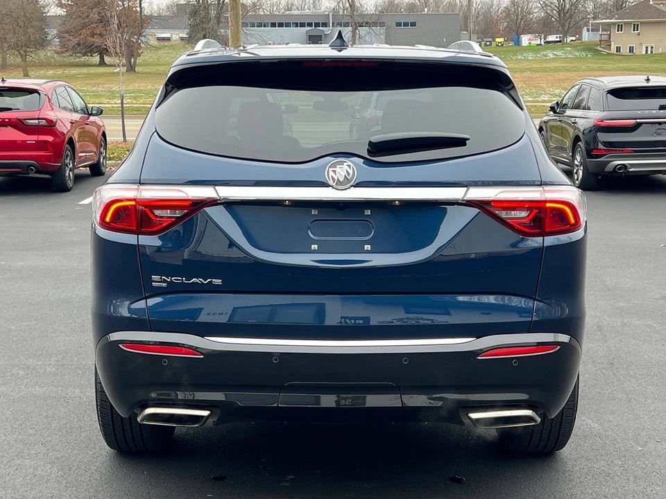 2023 Buick Enclave - Image 17 of 21