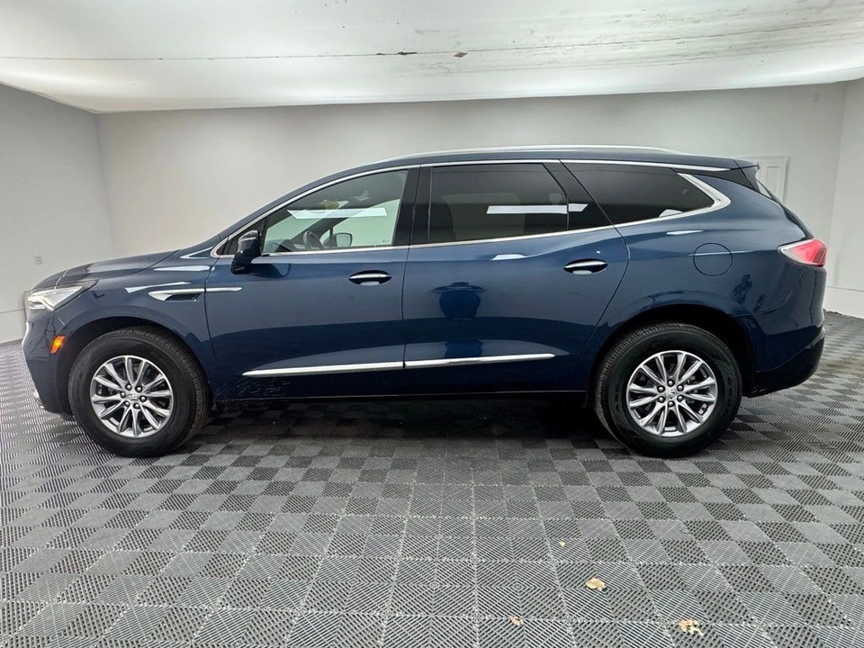 2023 Buick Enclave - Image 11 of 12