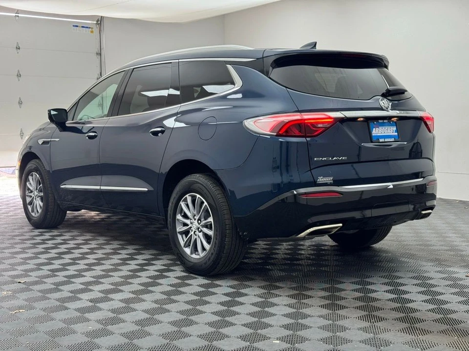 2023 Buick Enclave - Image 10 of 12