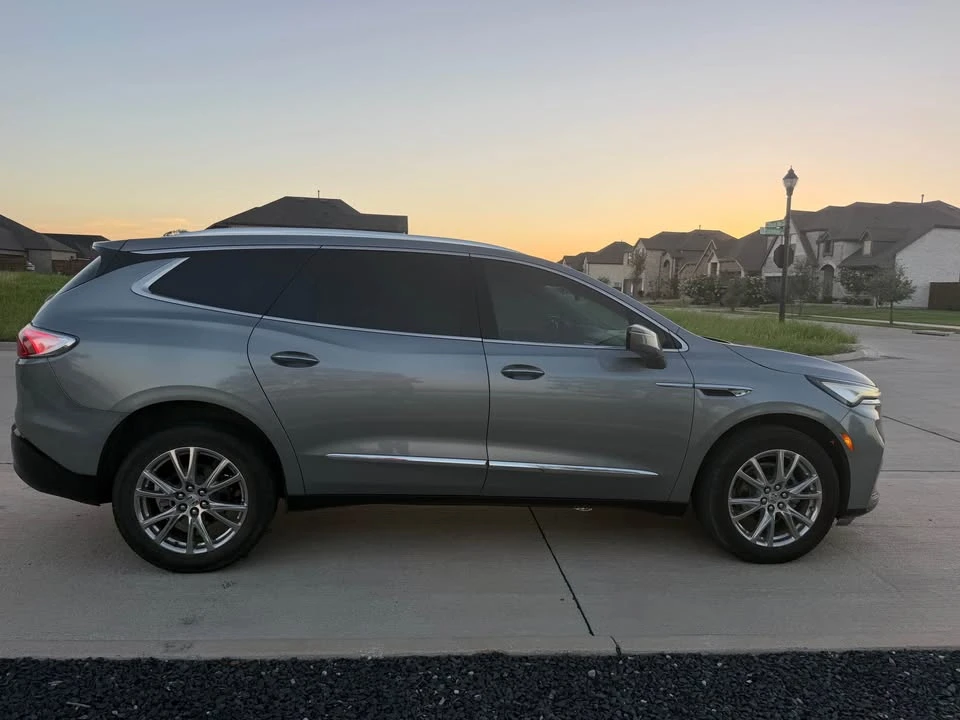 2023 Buick Enclave - Image 9 of 16