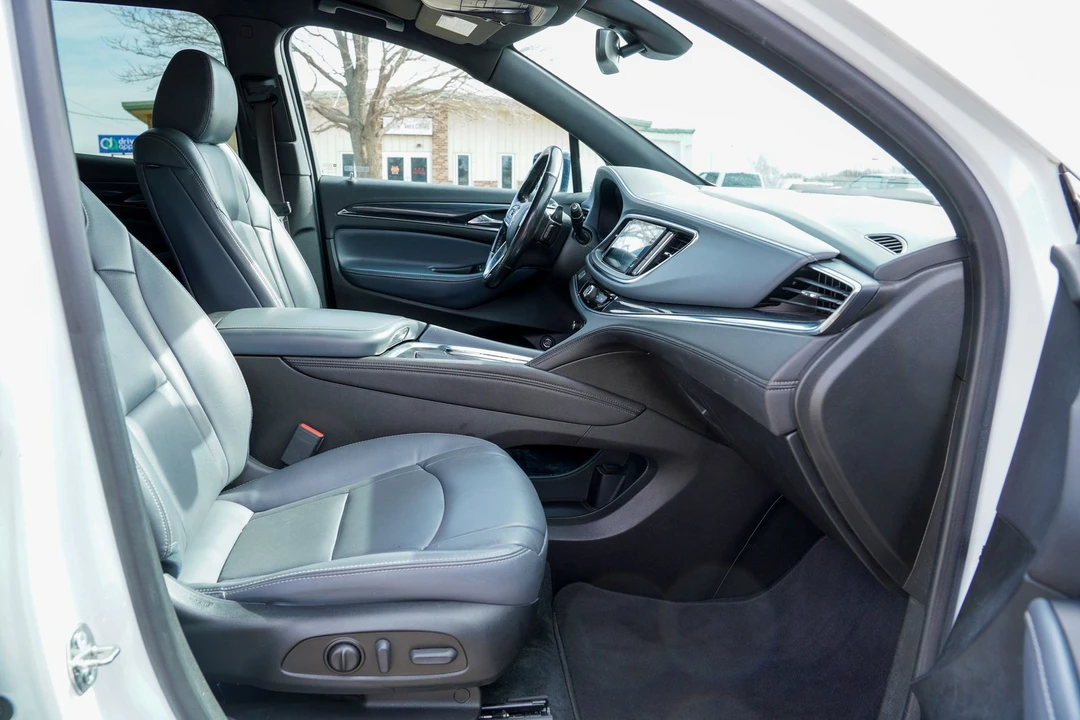 2023 Buick Enclave - Image 14 of 21