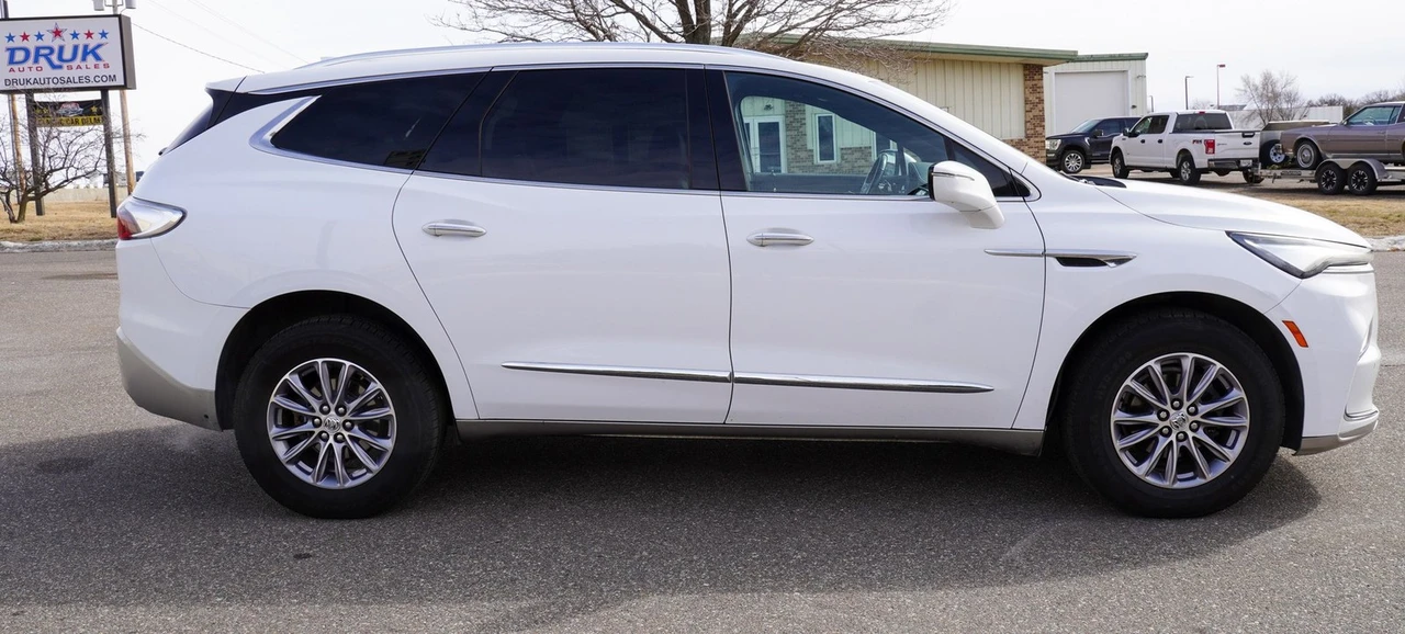 2023 Buick Enclave - Image 2 of 21