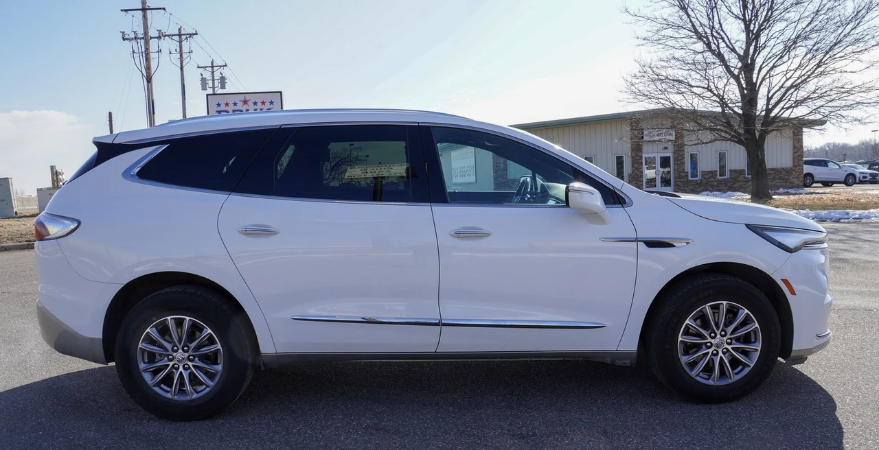 2023 Buick Enclave - Image 2 of 21