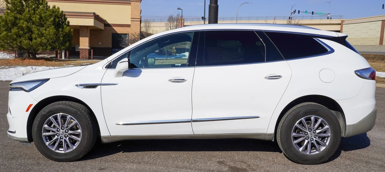 2023 Buick Enclave - Image 7 of 21
