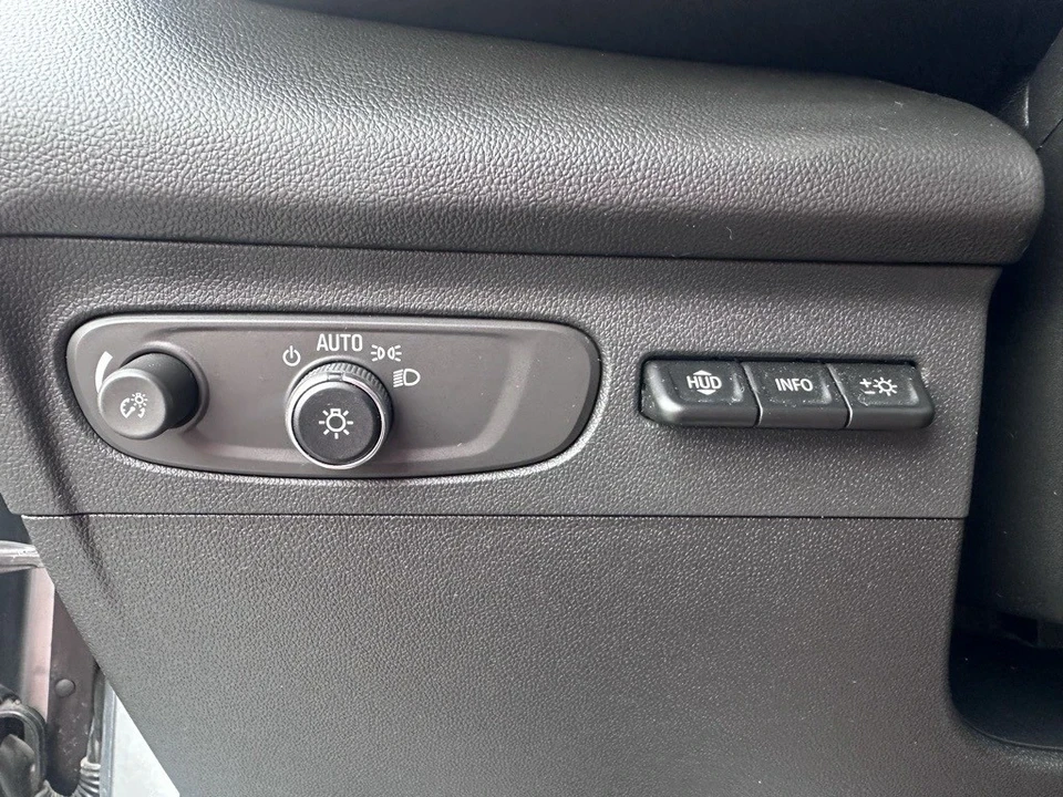 2023 Buick Envision - Image 6 of 12