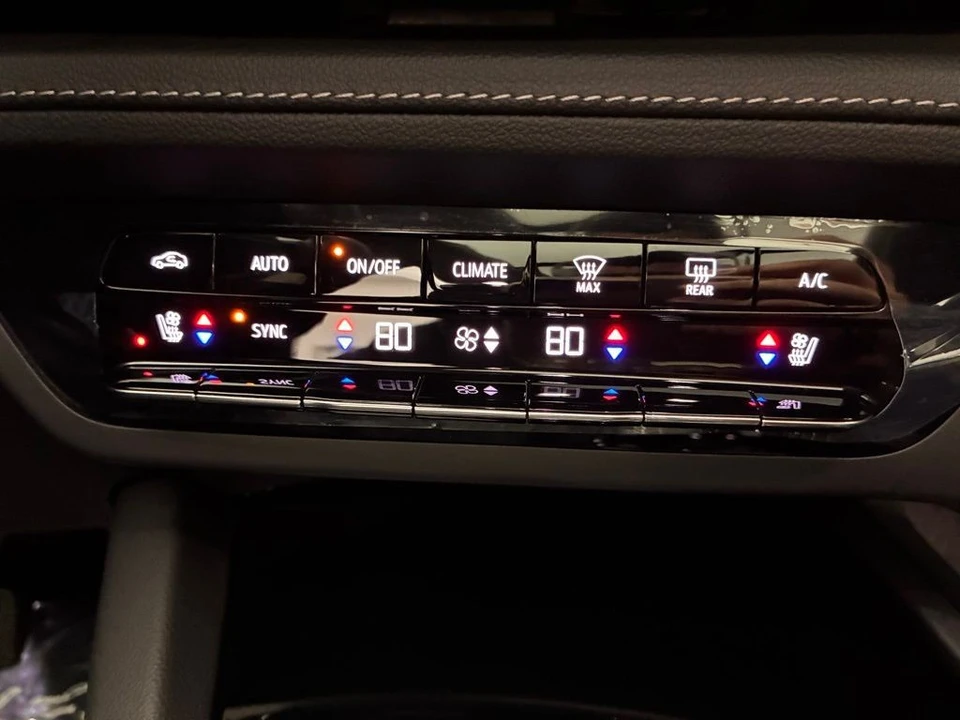 2023 Buick Envision - Image 5 of 12