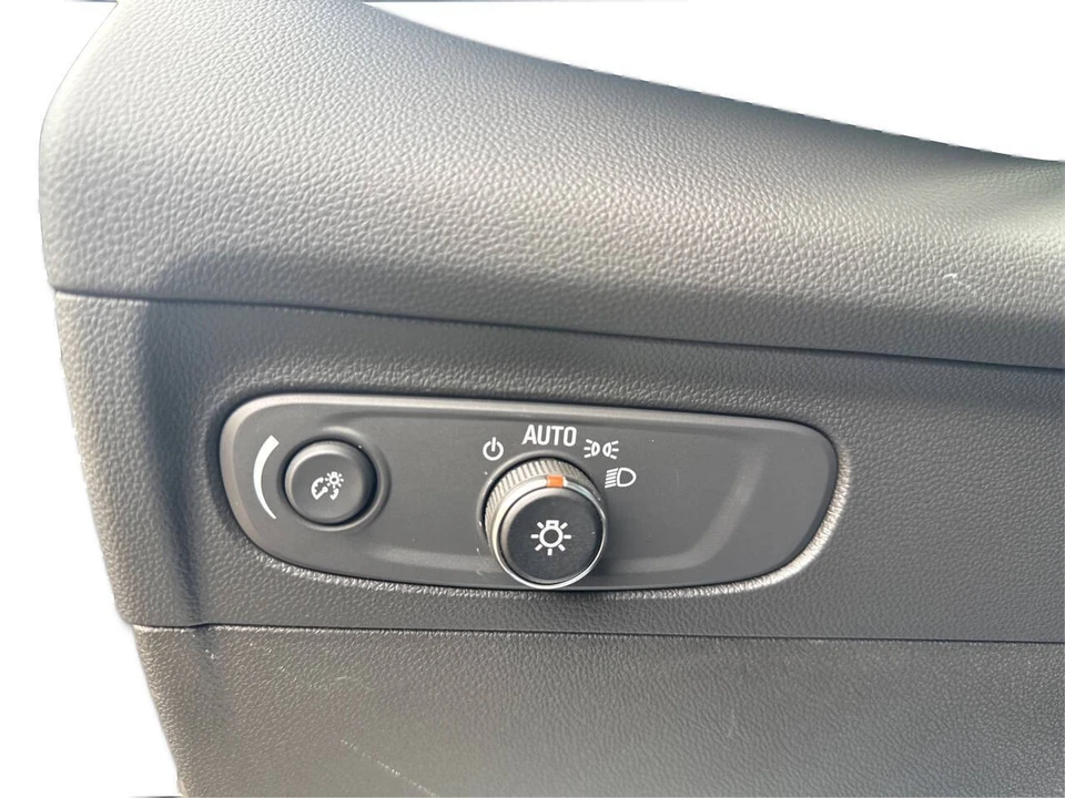 2023 Buick Envision - Image 18 of 21
