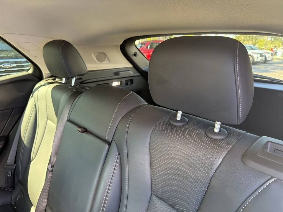 2023 Buick Envision - Image 11 of 12