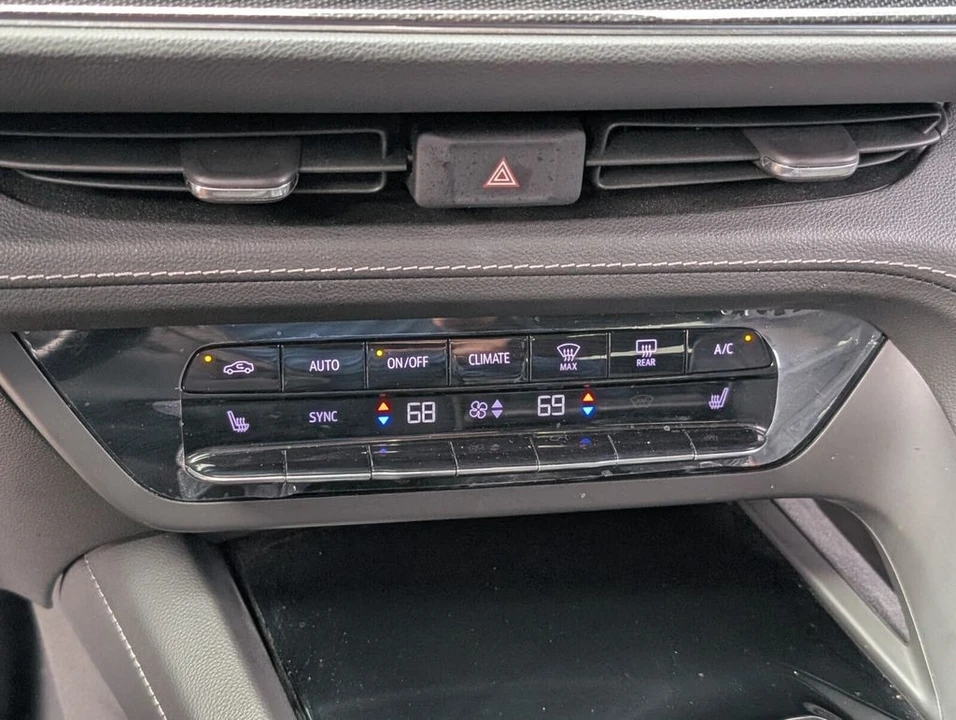 2023 Buick Envision - Image 21 of 27